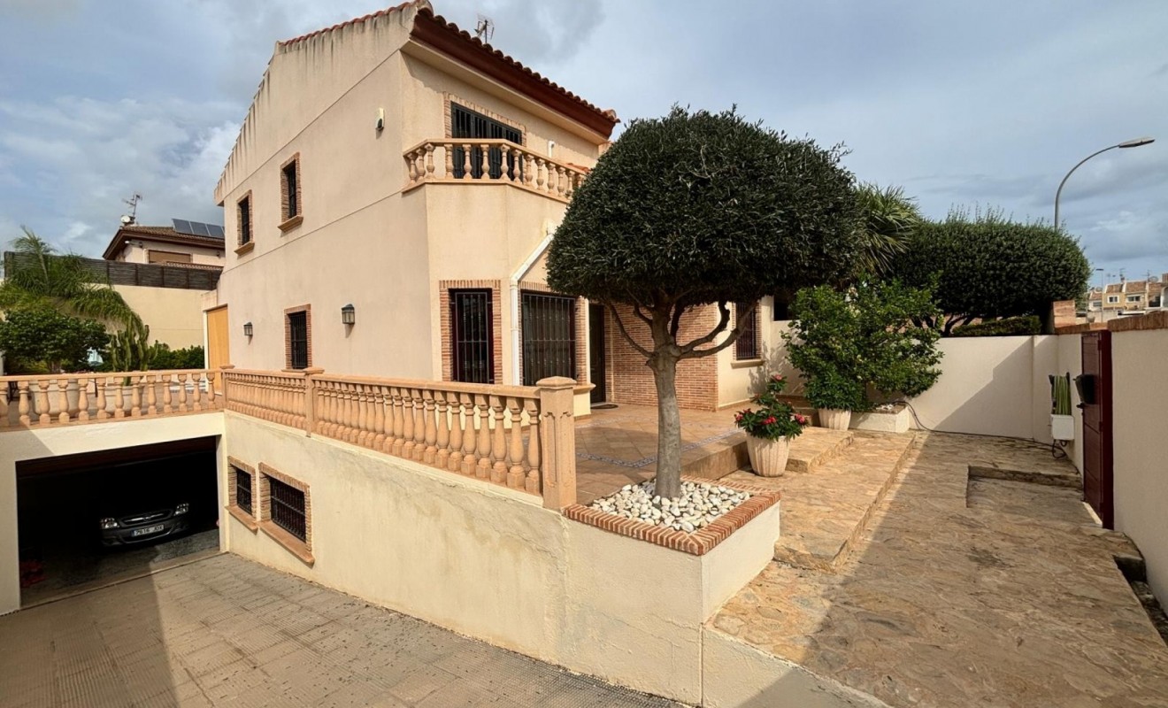 Wederverkoop - Detached House / Villa - Torrevieja Centro - Torrevieja