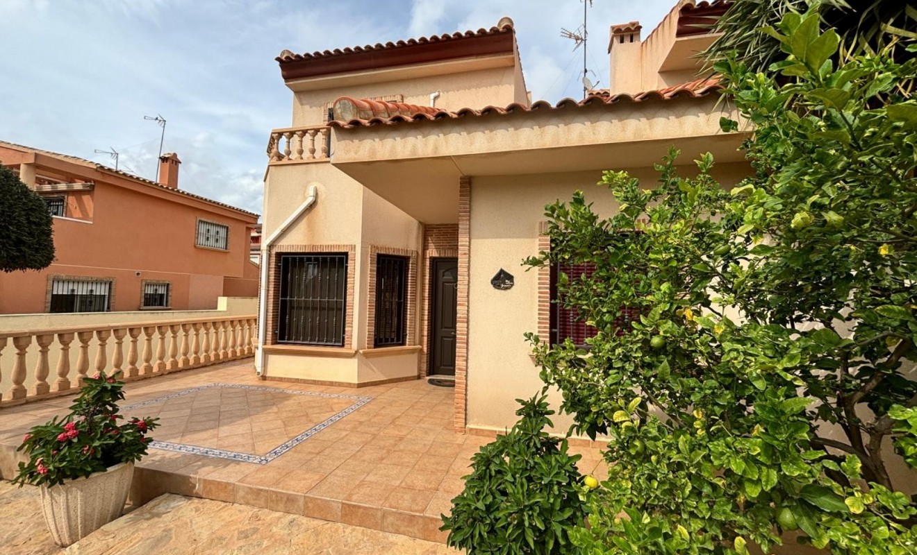 Sale - Detached House / Villa - Torrevieja Centro - Torrevieja