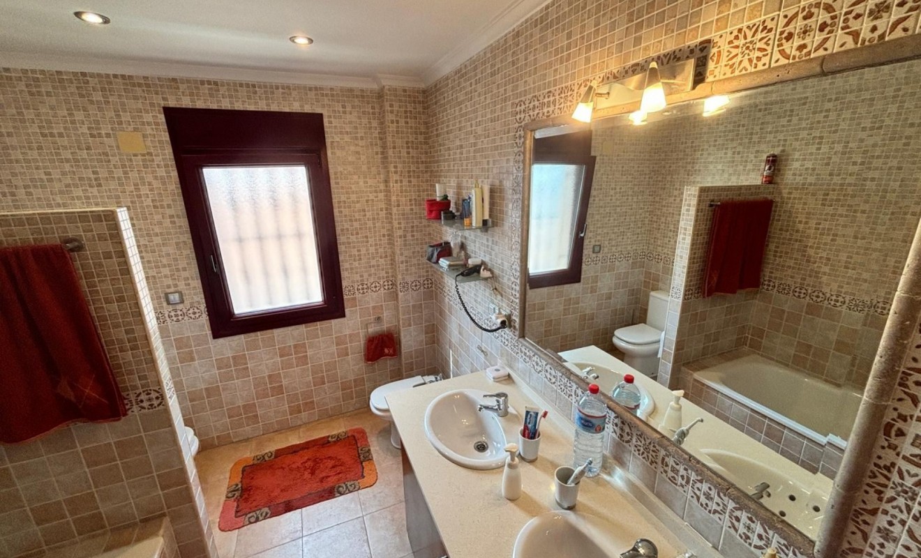 Revente - Detached House / Villa - Torrevieja Centro - Torrevieja