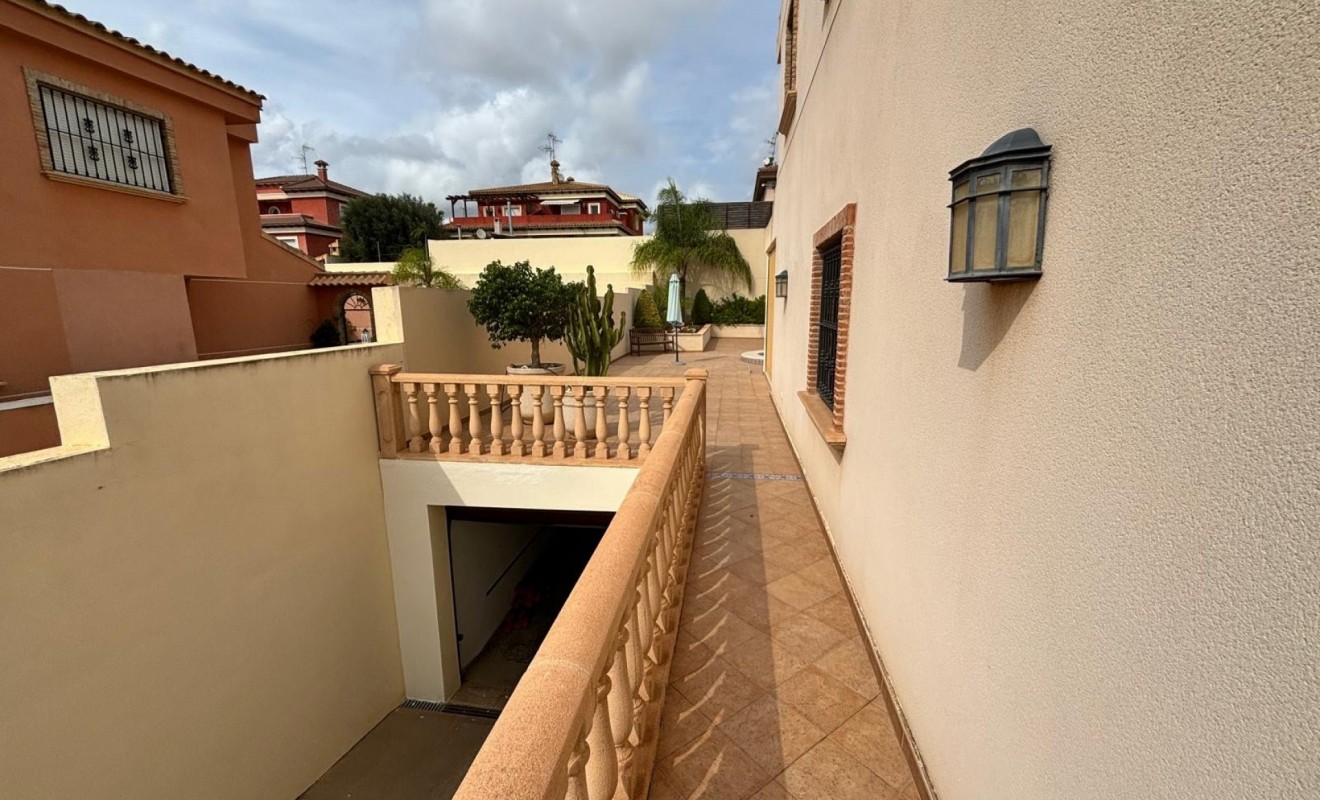 Sale - Detached House / Villa - Torrevieja Centro - Torrevieja