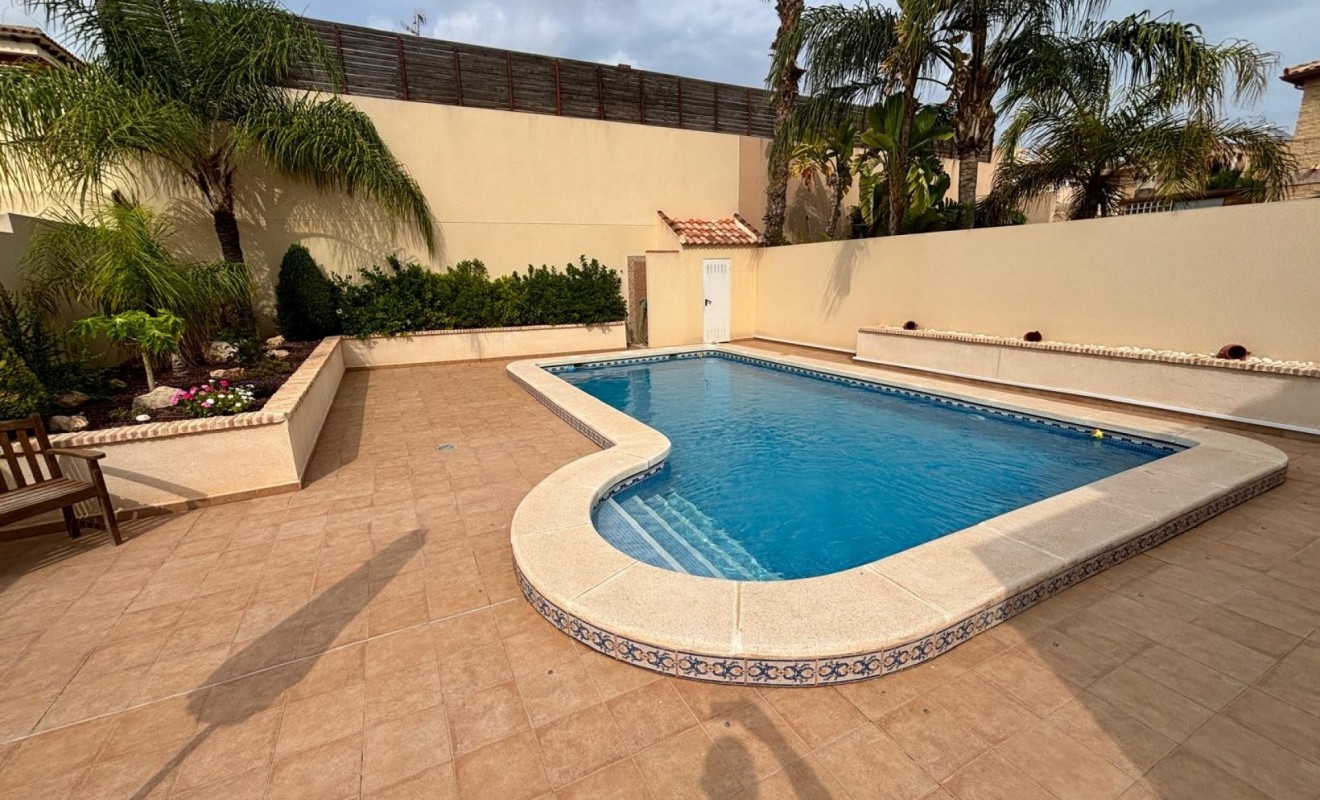 Sale - Detached House / Villa - Torrevieja Centro - Torrevieja