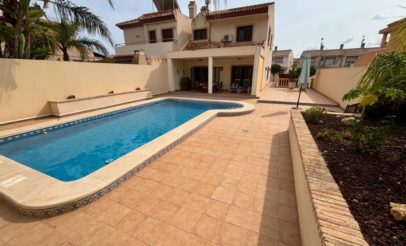 Revente - Detached House / Villa - Torrevieja Centro - Torrevieja