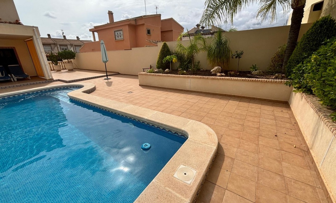 Sale - Detached House / Villa - Torrevieja Centro - Torrevieja