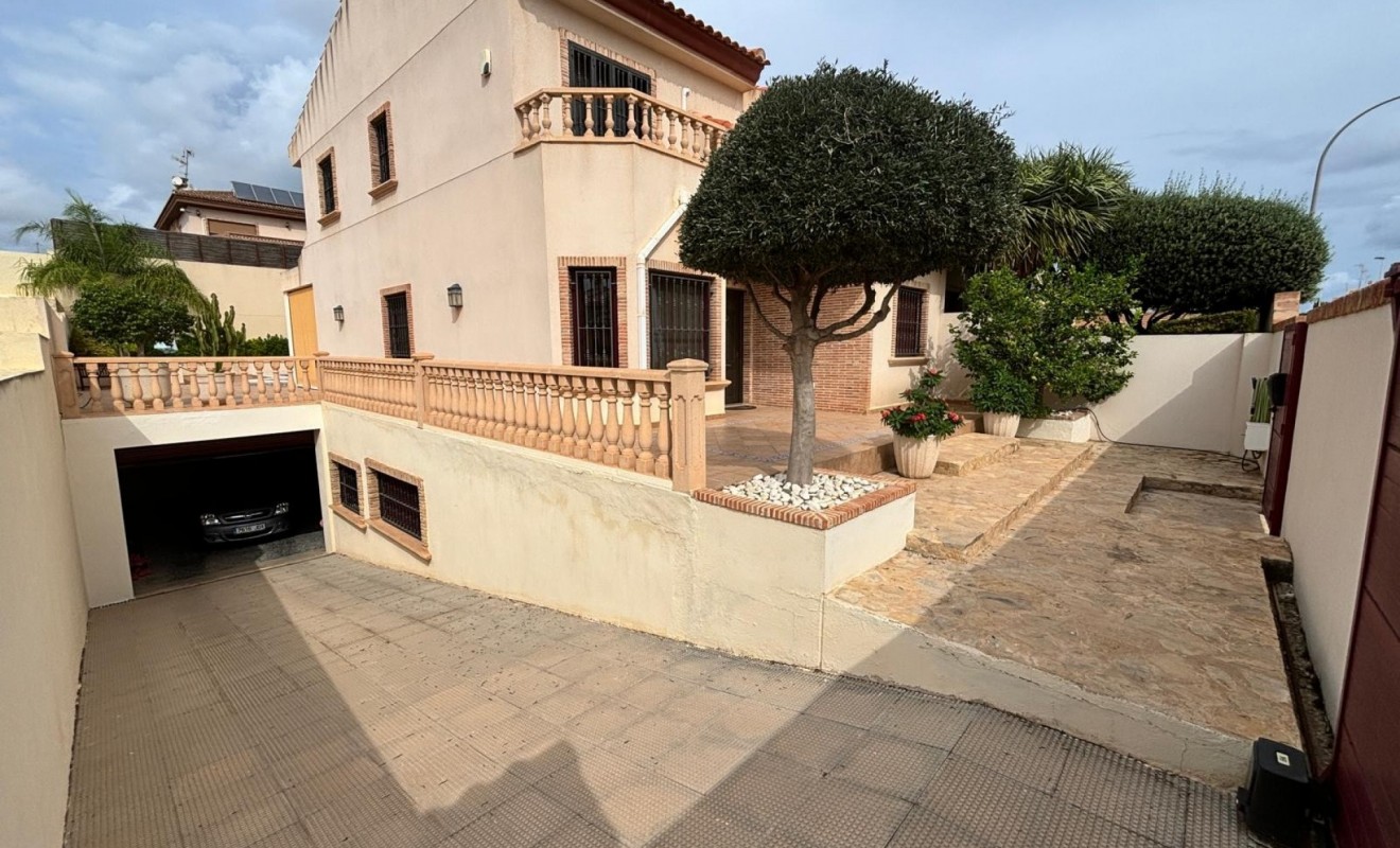 Wederverkoop - Detached House / Villa - Torrevieja Centro - Torrevieja