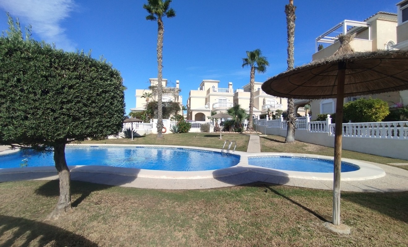 Sale - Villa - Los Altos