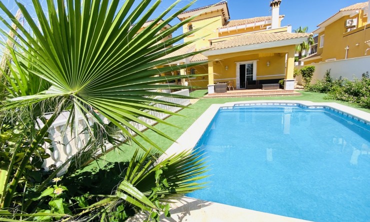 Sale - Villa - La Zenia