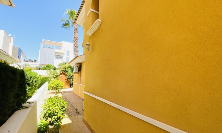 Sale - Villa - La Zenia