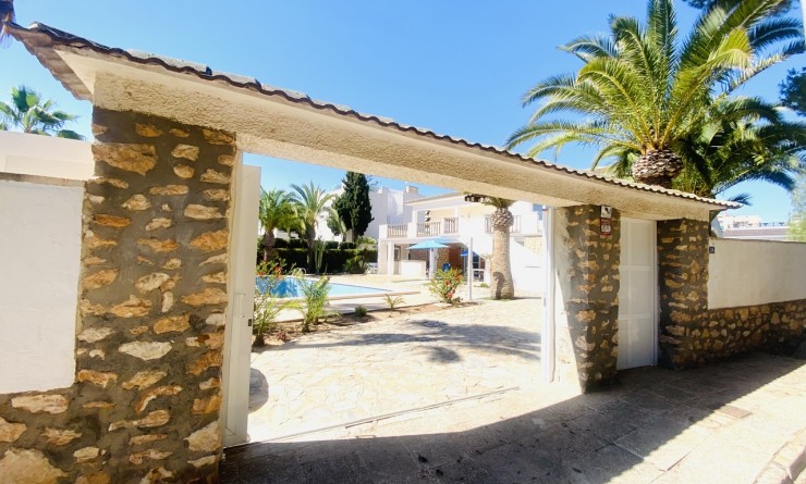 Sale - Villa - La Zenia