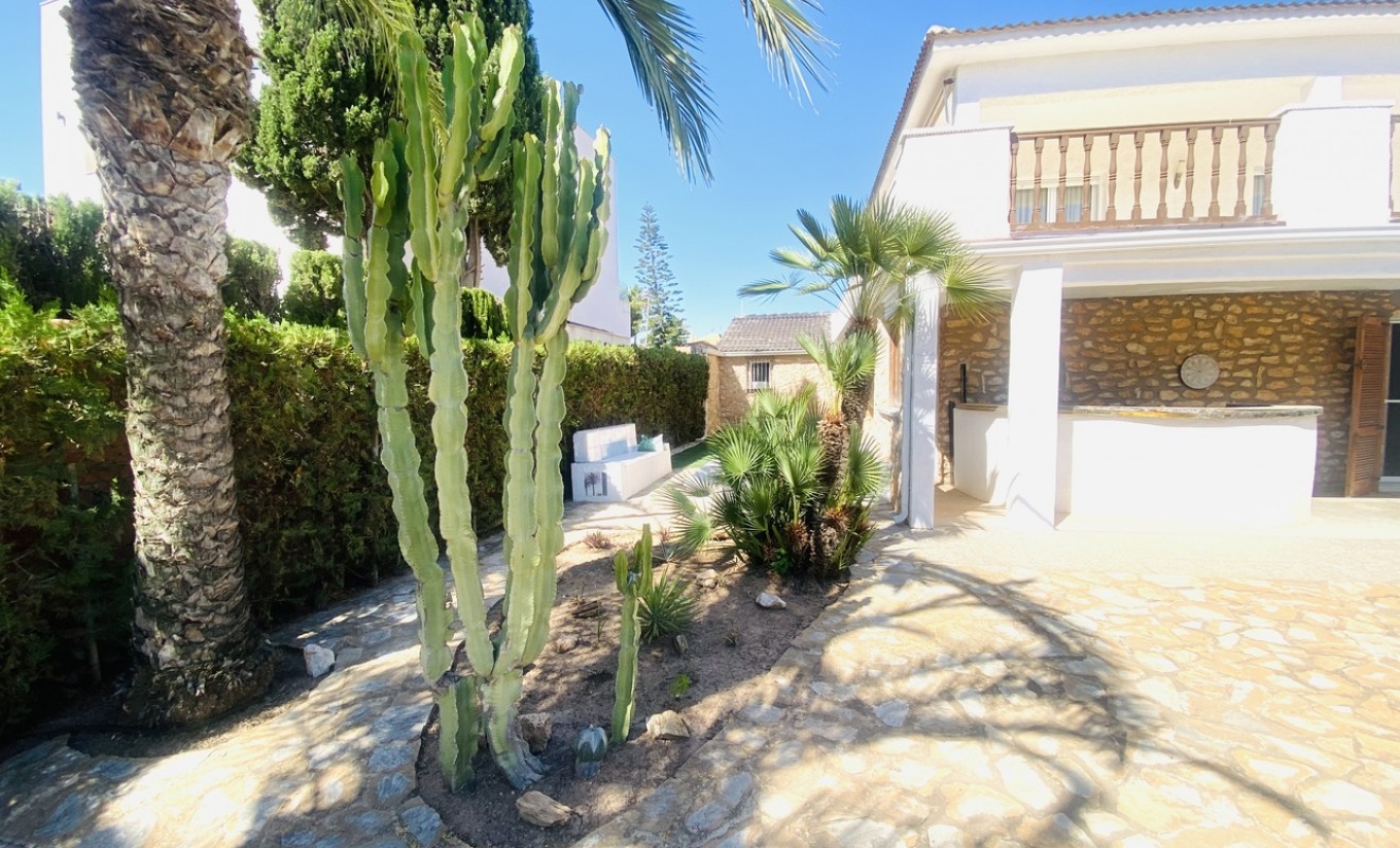 Sale - Villa - La Zenia