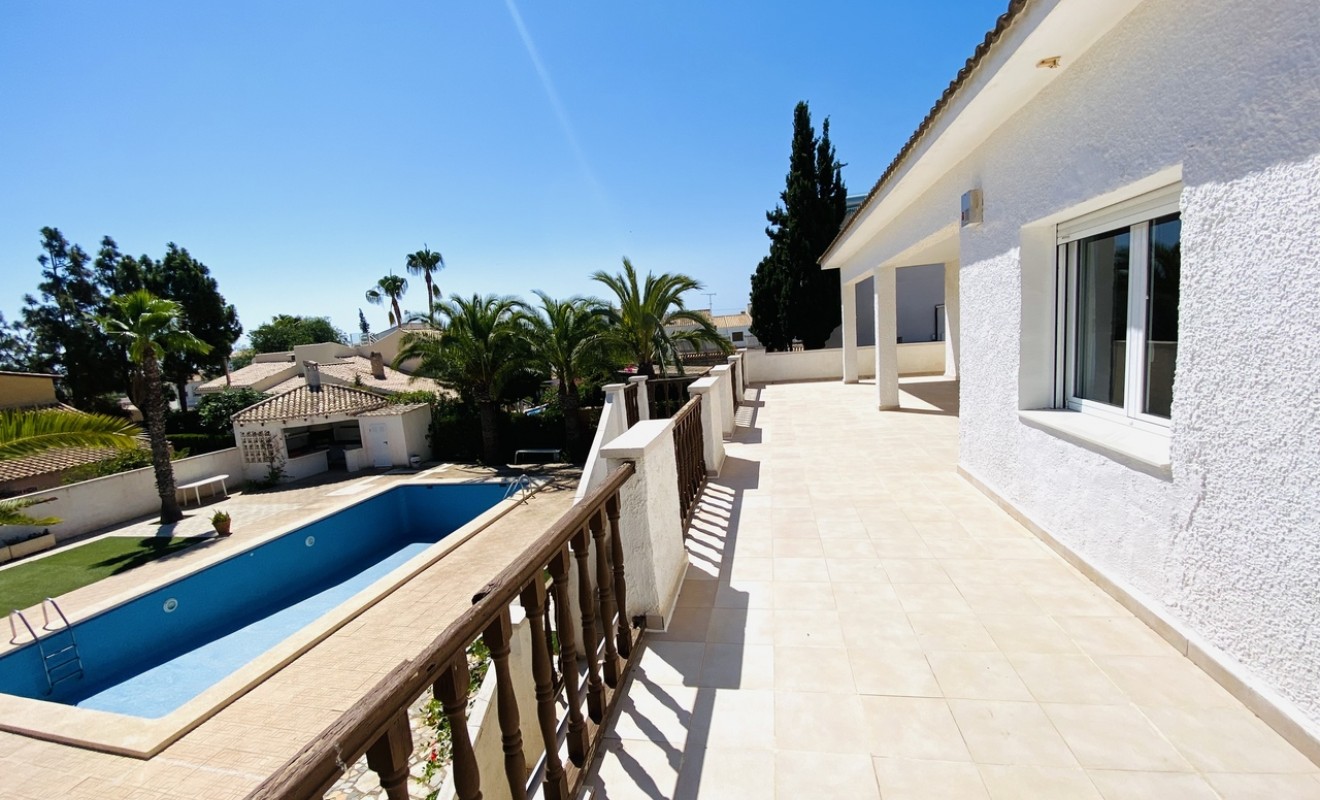 Sale - Villa - La Zenia