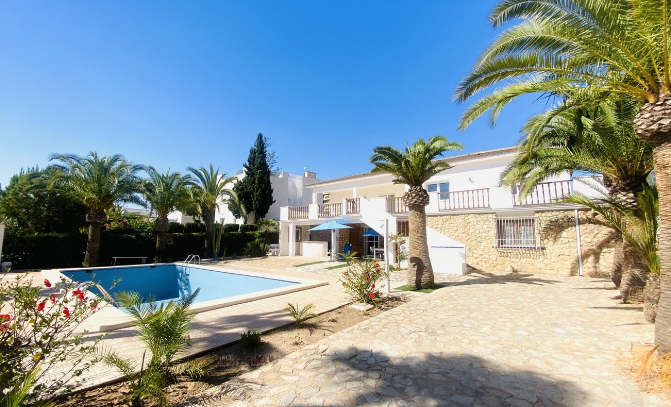 Sale - Villa - La Zenia