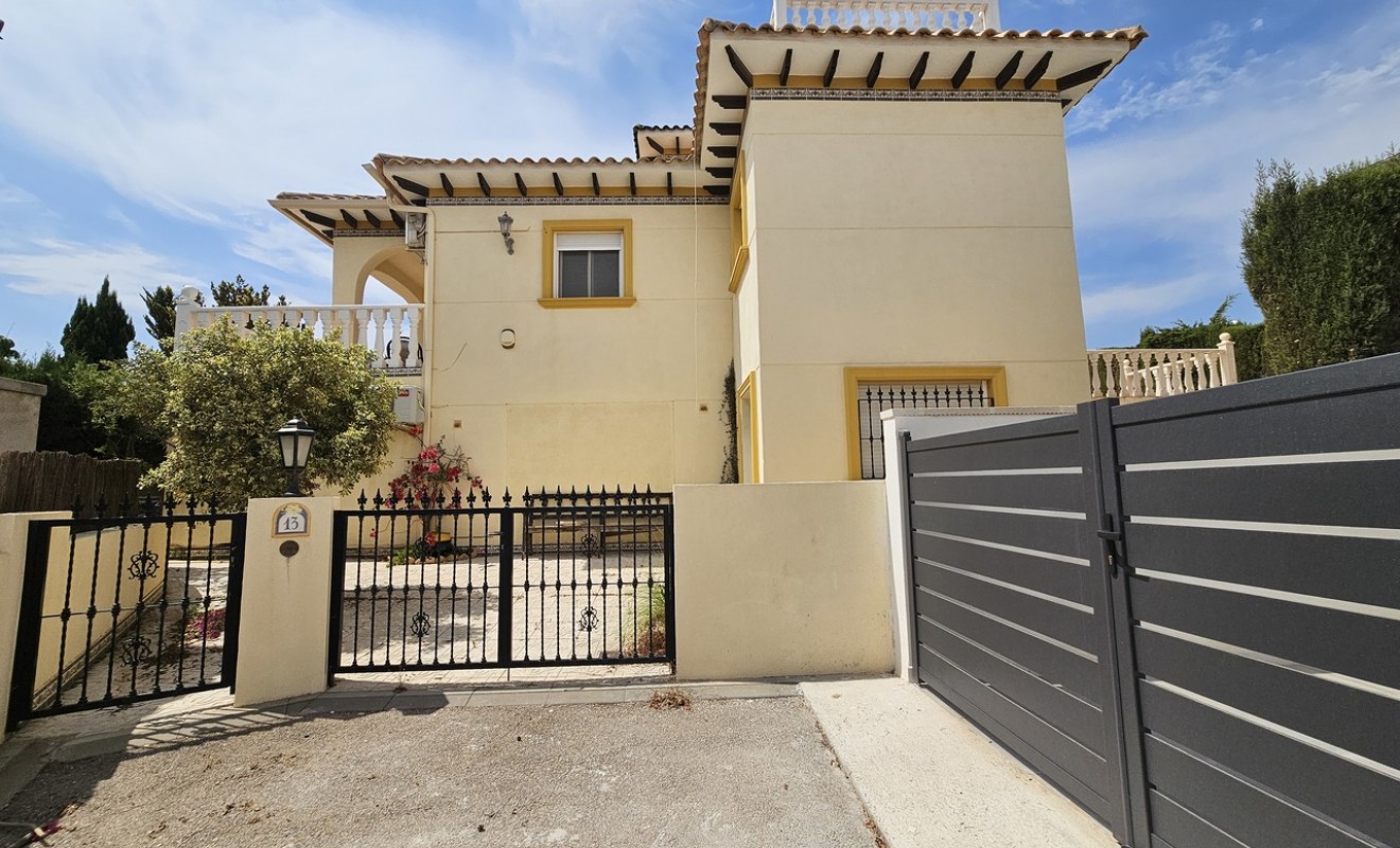 Sale - Villa - La Zenia