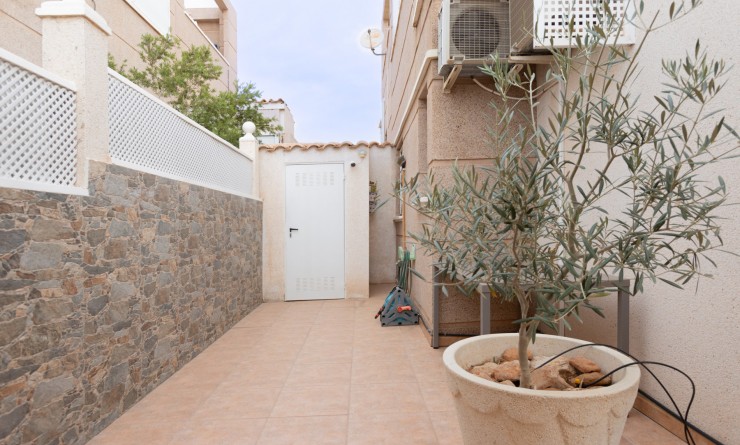 Sale - Apartment - Torrevieja - Aguas Nuevas