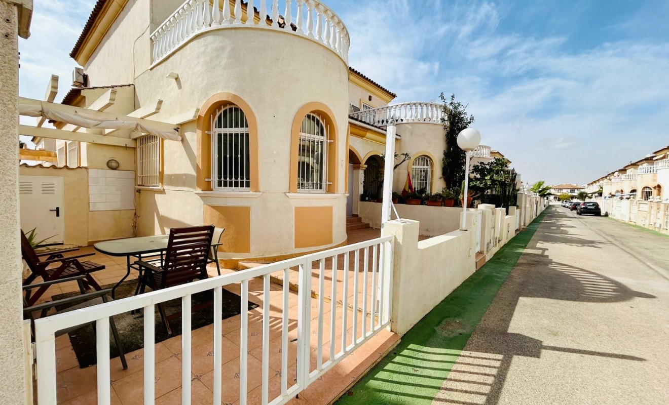 Wederverkoop - Single Family Home - Torrevieja - Sector 25