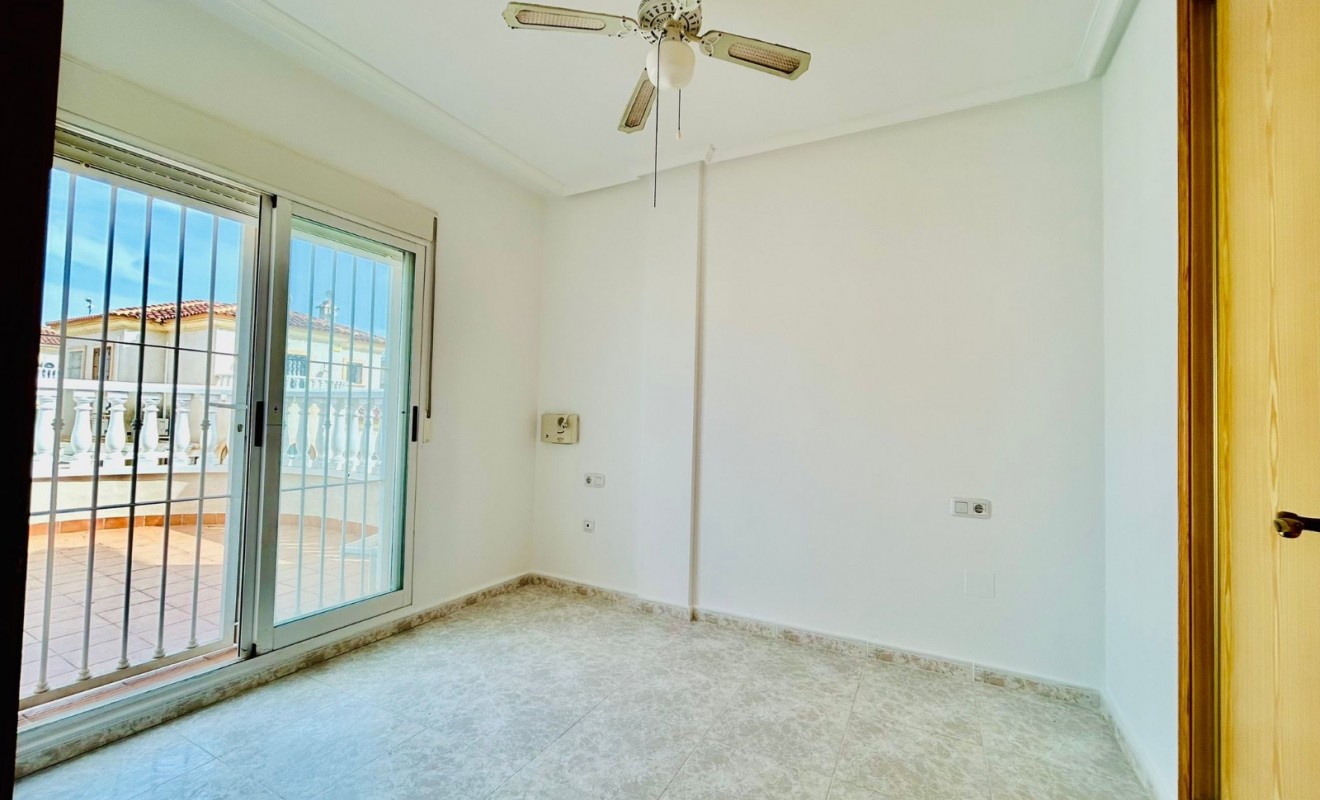 Sale - Single Family Home - Torrevieja - Sector 25