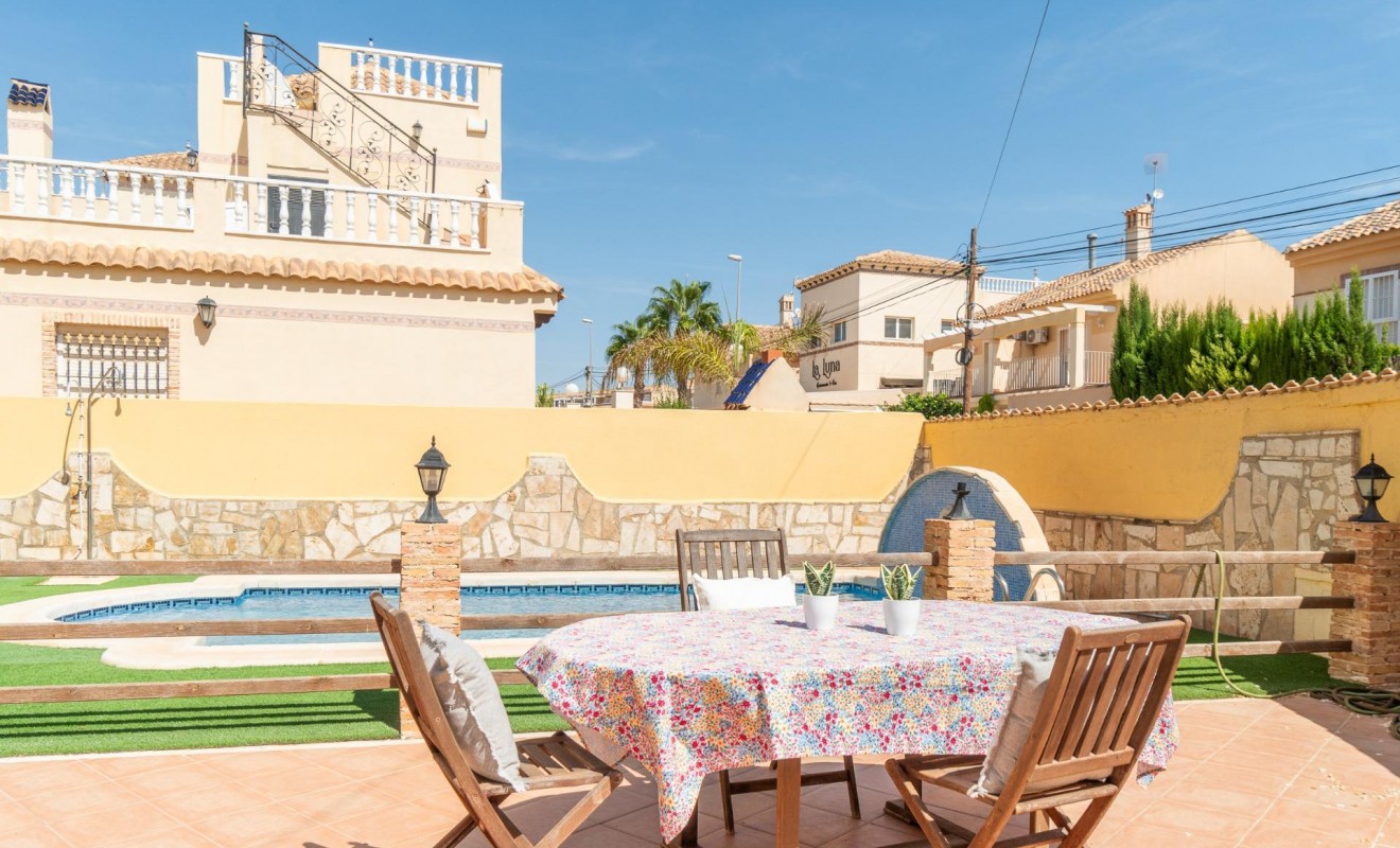 Wederverkoop - Villa - Orihuela Costa - Las Mimosas