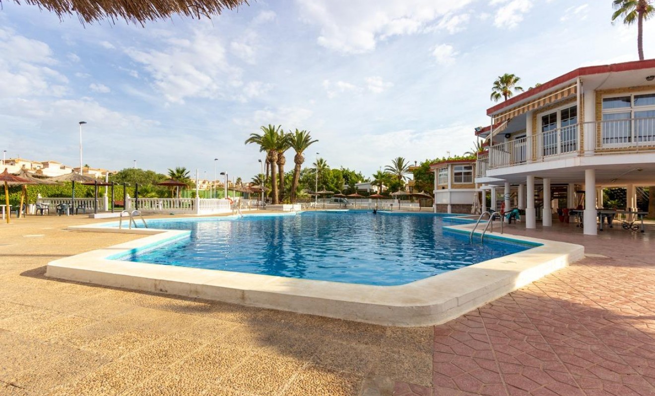 Wederverkoop - Villa - Torrevieja - Aguas nuevas 1