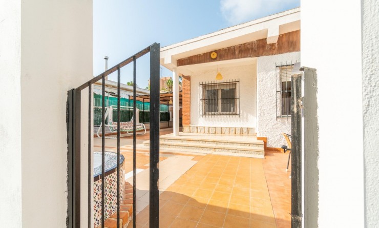 Wederverkoop - Villa - Torrevieja - Aguas nuevas 1