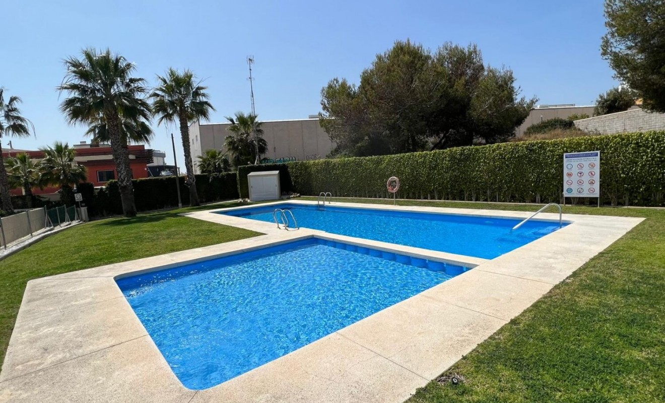 Revente - Semi-detached Villa - Villamartín