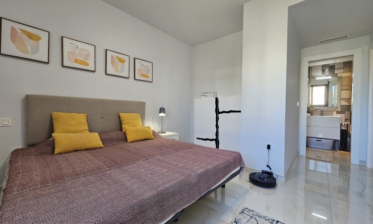 Sale - Apartment - Los Altos