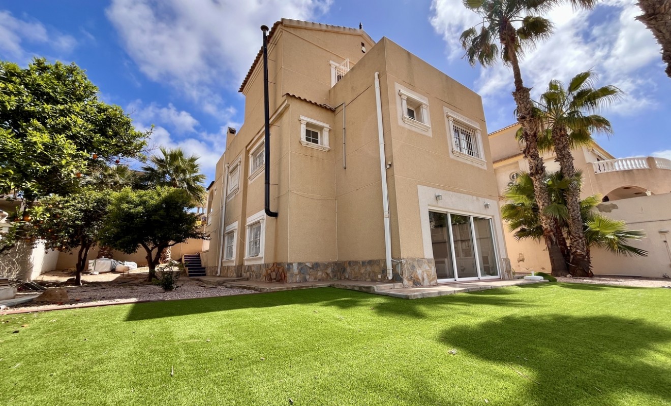 Sale - Villa - La Zenia