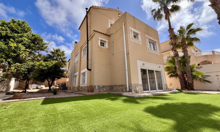 Sale - Villa - La Zenia