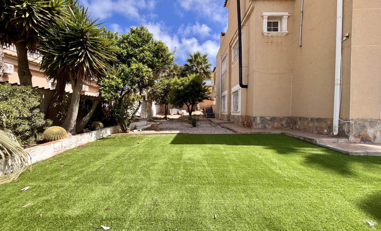 Sale - Villa - La Zenia