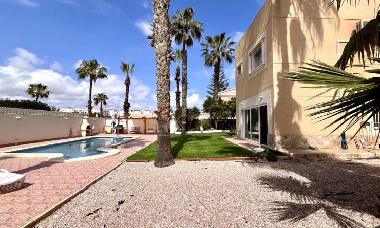 Sale - Villa - La Zenia