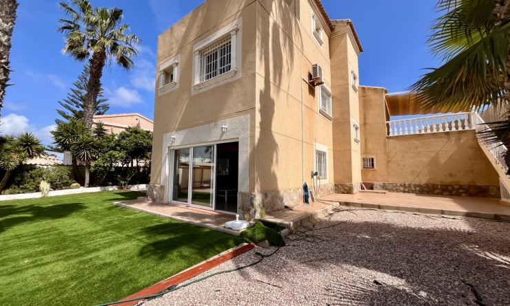 Sale - Villa - La Zenia