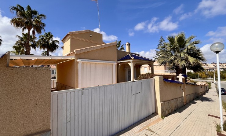 Sale - Villa - La Zenia
