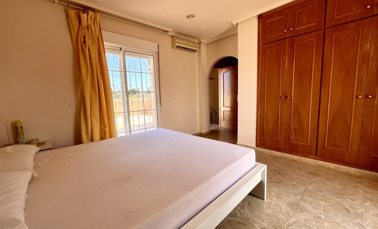 Sale - Villa - La Zenia