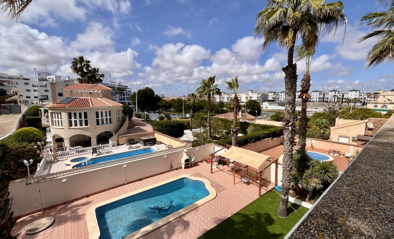 Sale - Villa - La Zenia