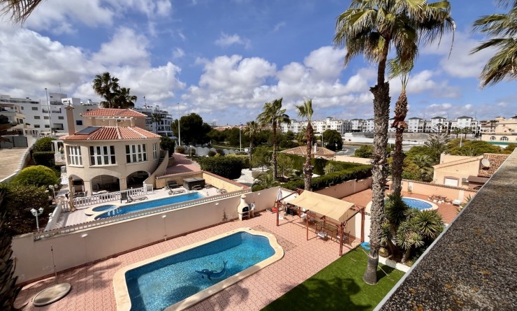 Sale - Villa - La Zenia