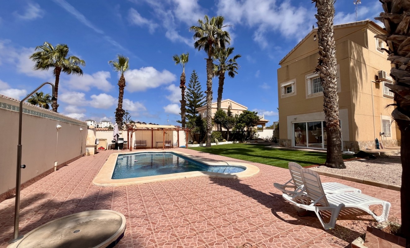 Sale - Villa - La Zenia