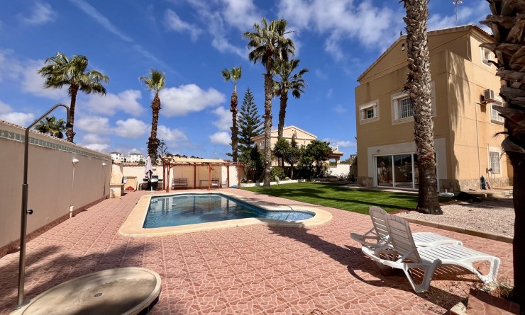 Sale - Villa - La Zenia