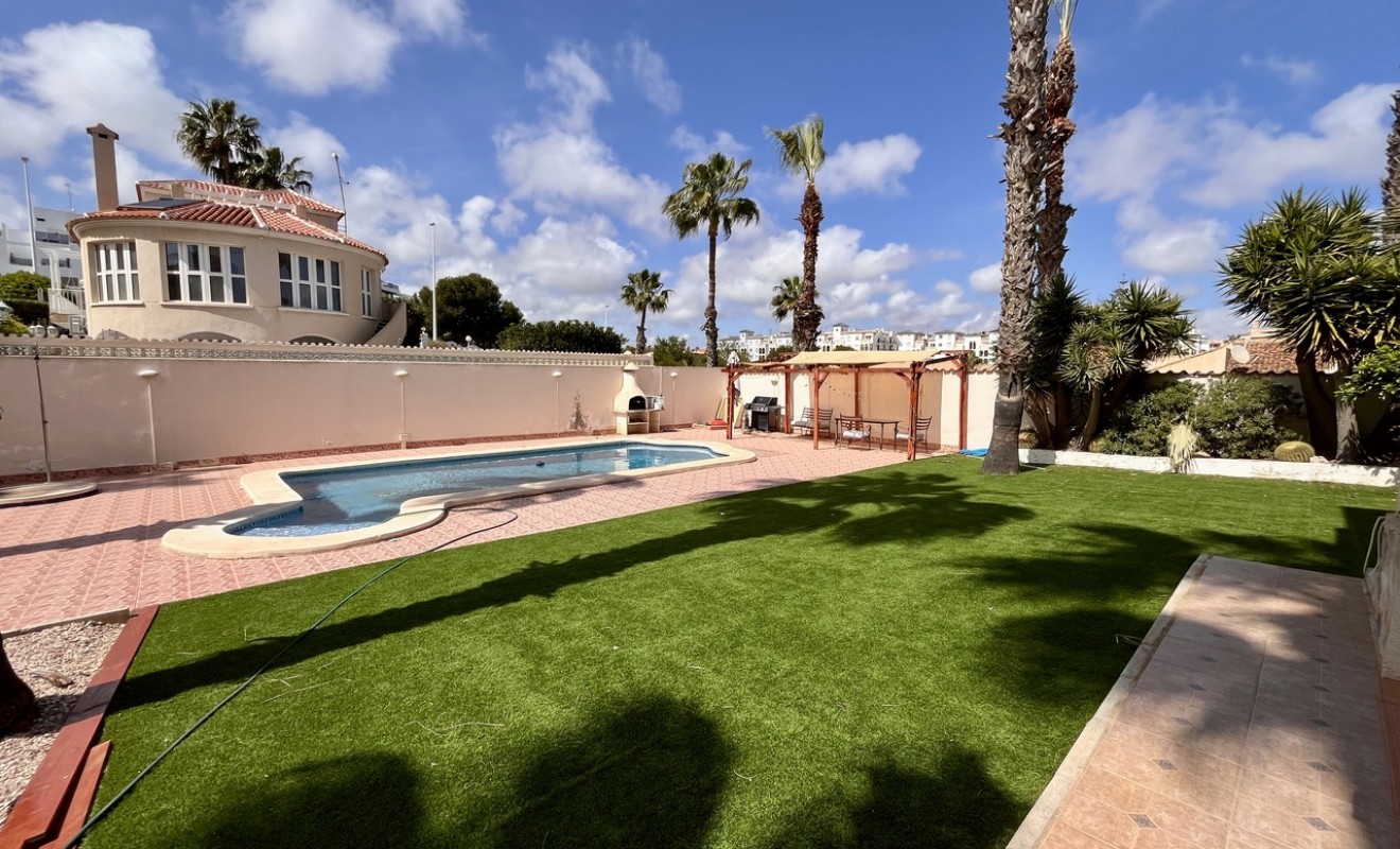 Sale - Villa - La Zenia