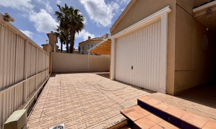 Sale - Villa - La Zenia