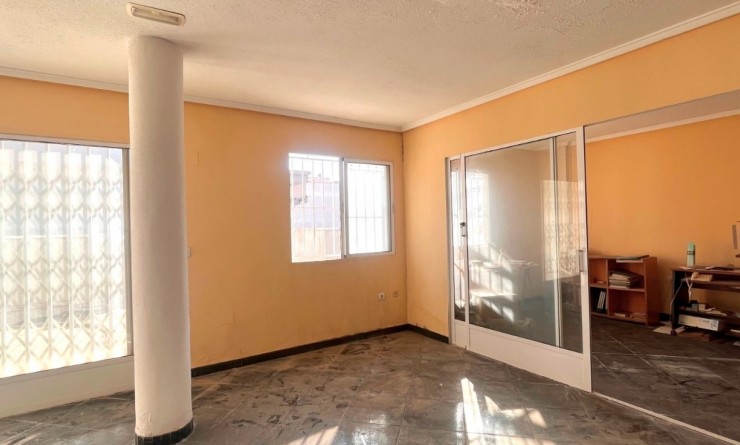 Sale - Commercial - Torrevieja - Playa del Cura