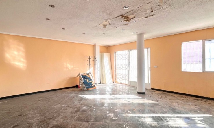 Sale - Commercial - Torrevieja - Playa del Cura