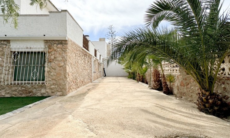 Sale - Detached villa - Orihuela Costa - La Zenia
