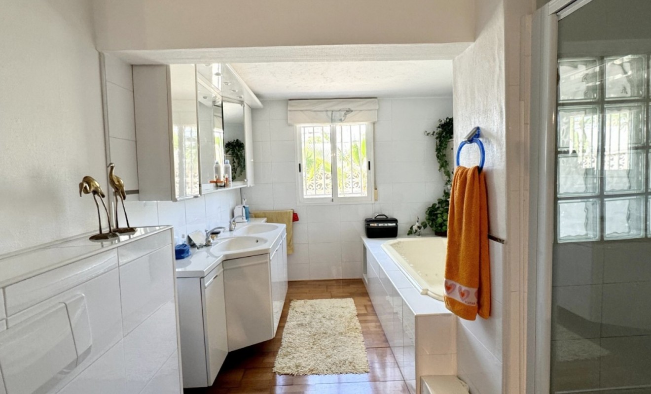 Sale - Detached villa - Orihuela Costa - La Zenia