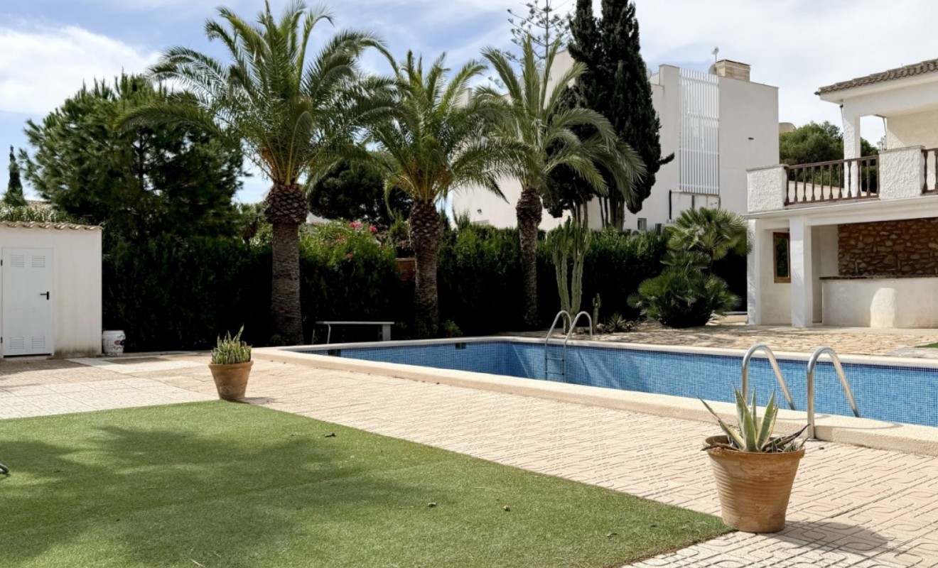 Sale - Detached villa - Orihuela Costa - La Zenia