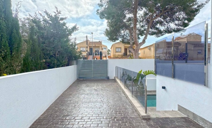 Sale - Detached villa - Torrevieja - Los Balcones - Los Altos del Edén
