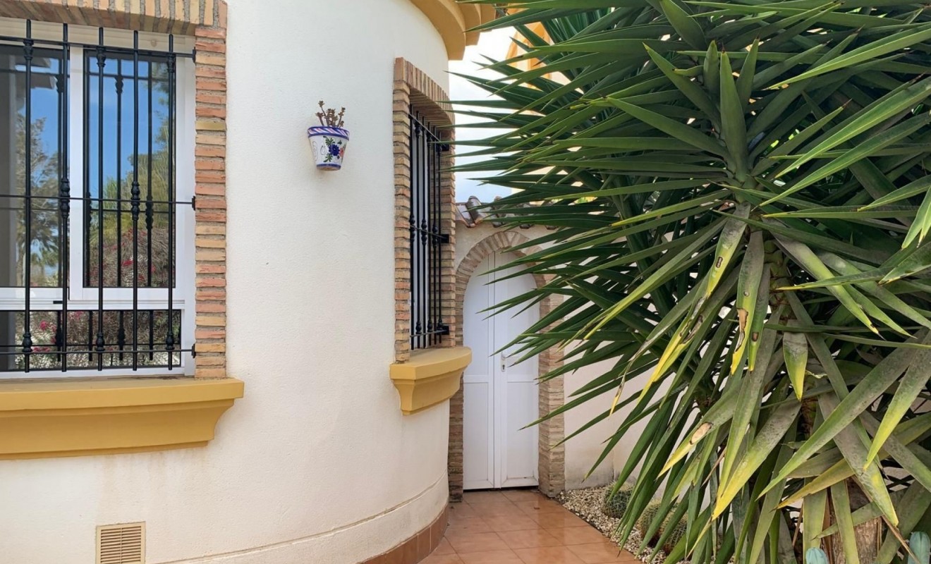 Sale - Detached House / Villa - Guardamar del Segura - Guardamar - El Raso