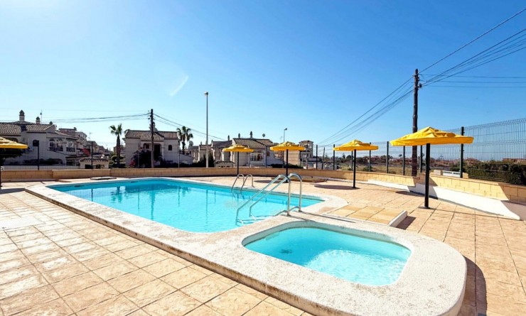 Sale - Bungalow - Torrevieja - Torrelamata - La Mata