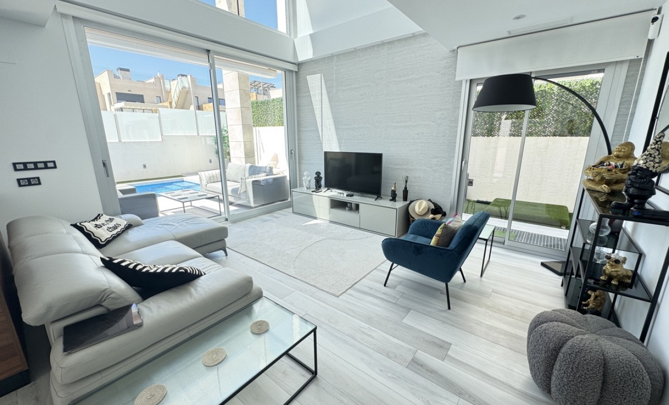 Sale - Villa - Lomas de Cabo Roig