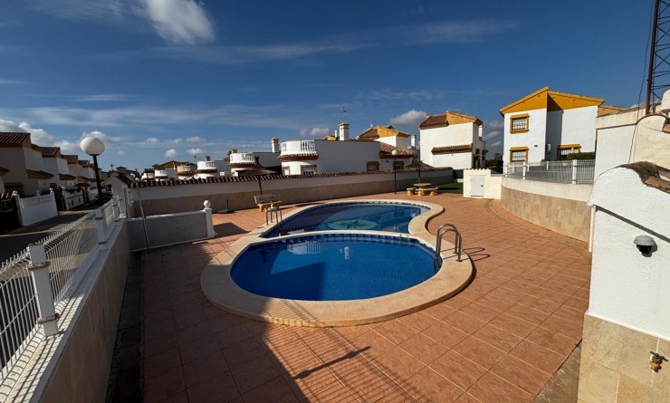 Sale - Detached House / Villa - Guardamar del Segura - Guardamar - El Raso
