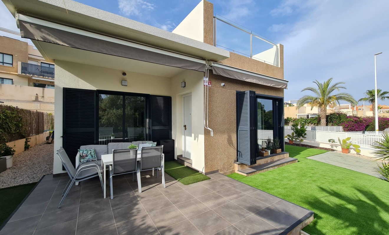Sale - Villa - Orihuela - La Zenia