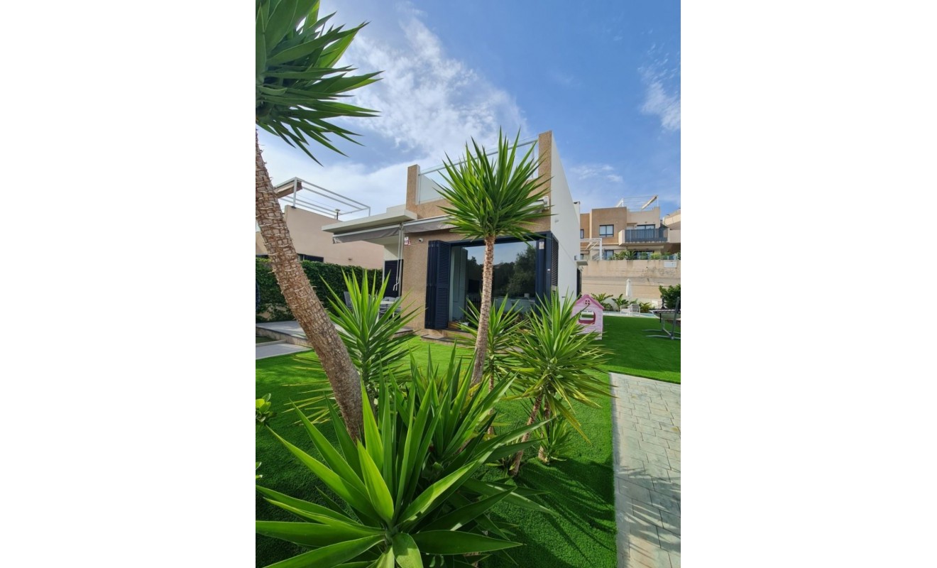 Sale - Villa - Orihuela - La Zenia