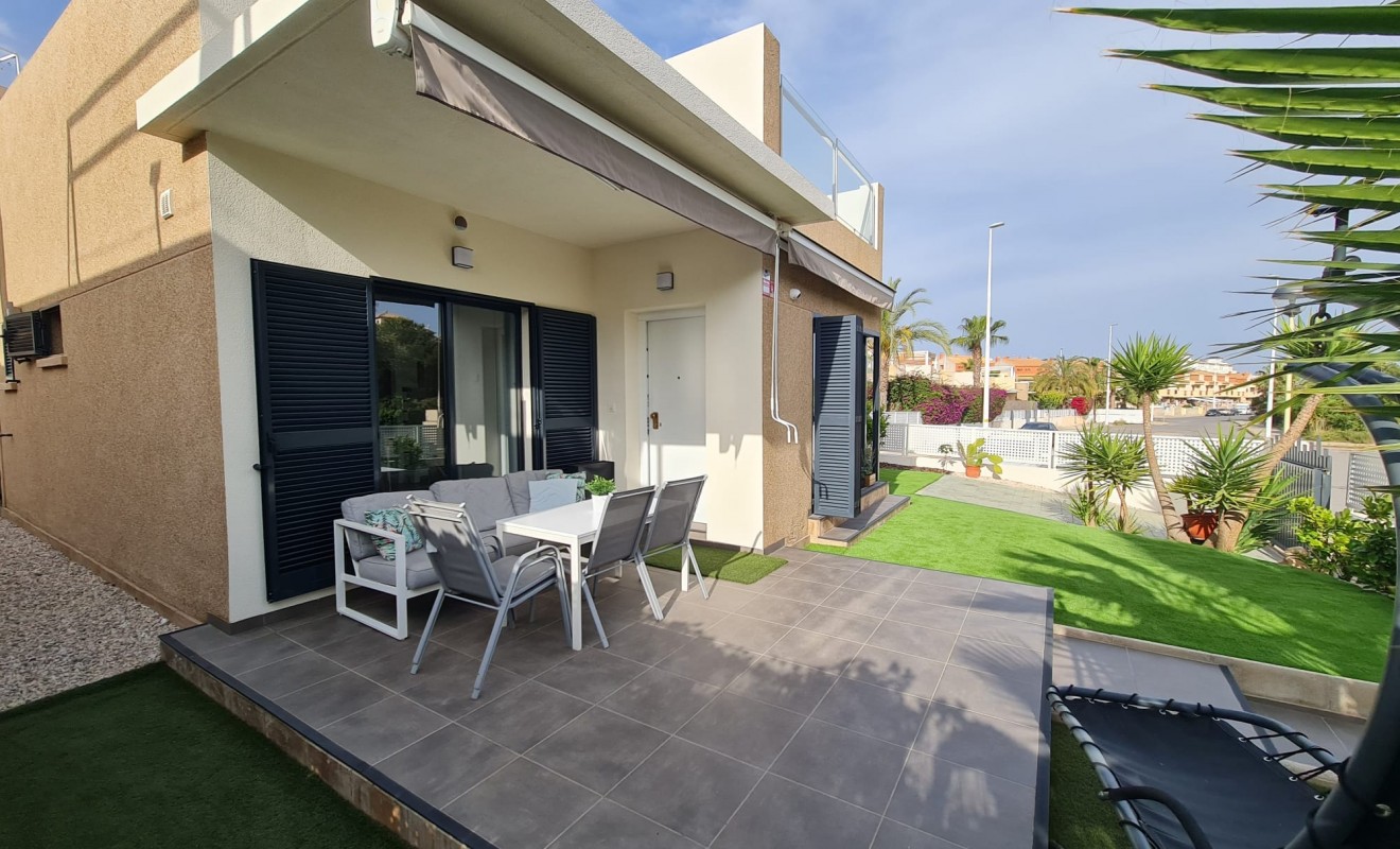 Sale - Villa - Orihuela - La Zenia